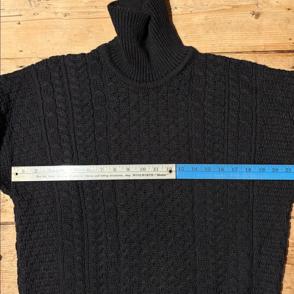 Carraig Donn Wool Black Cable Knit Turtleneck Sweater - Picture 7 of 9